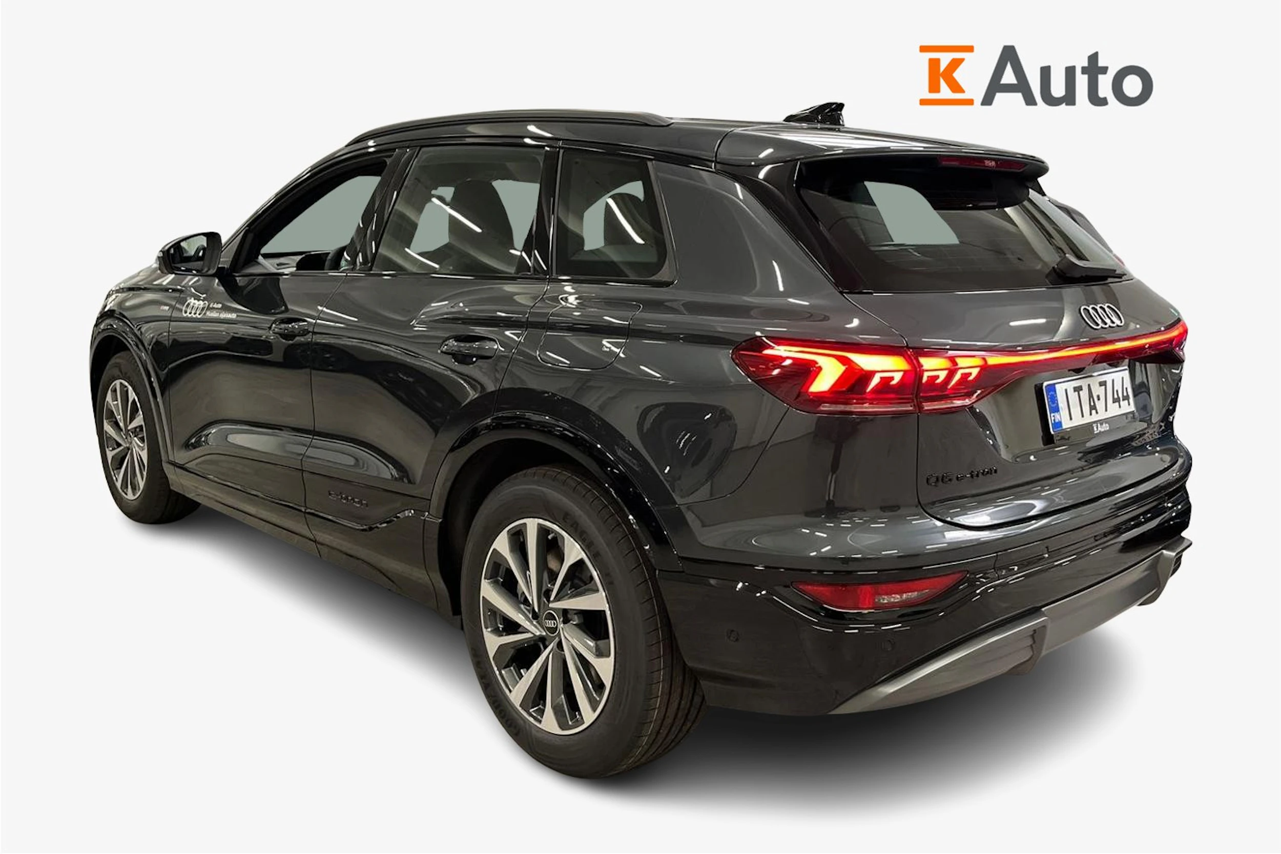 met. harmaa Audi Q6 e-tron 2026 kuva 2.