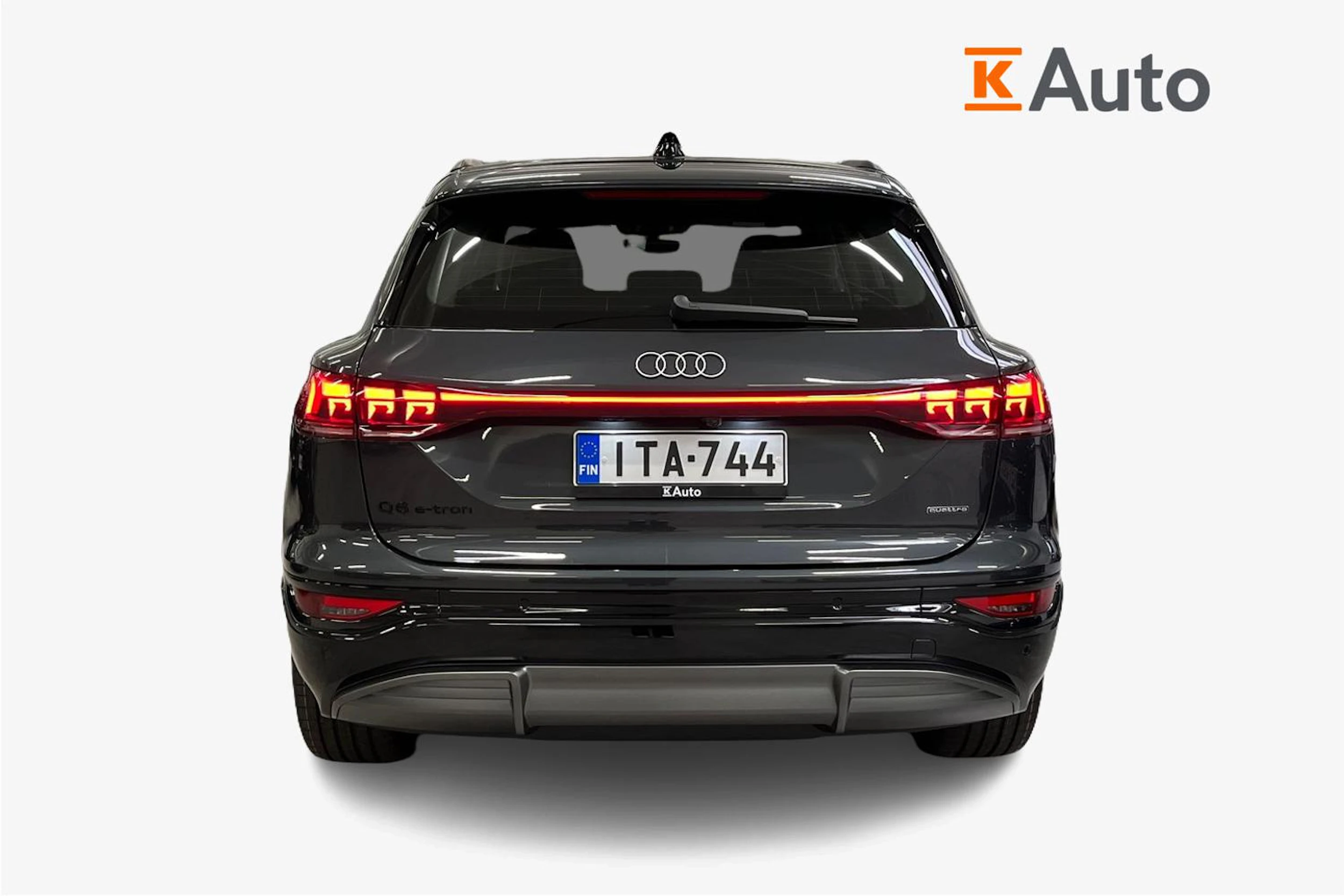 met. harmaa Audi Q6 e-tron 2026 kuva 3.