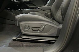 met. harmaa Audi Q6 e-tron 2026 kuva 11.