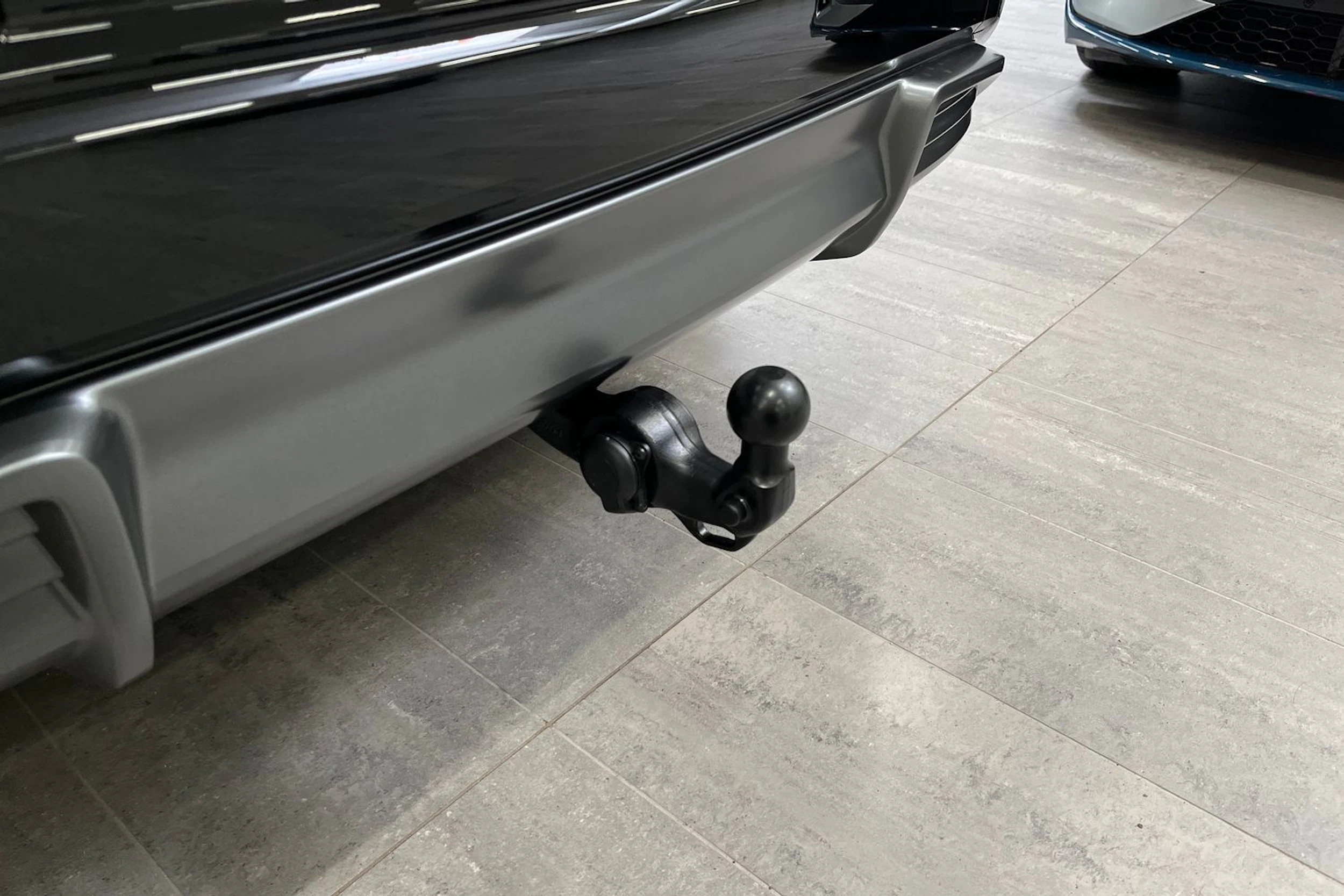 met. harmaa Audi Q6 e-tron 2026 kuva 13.
