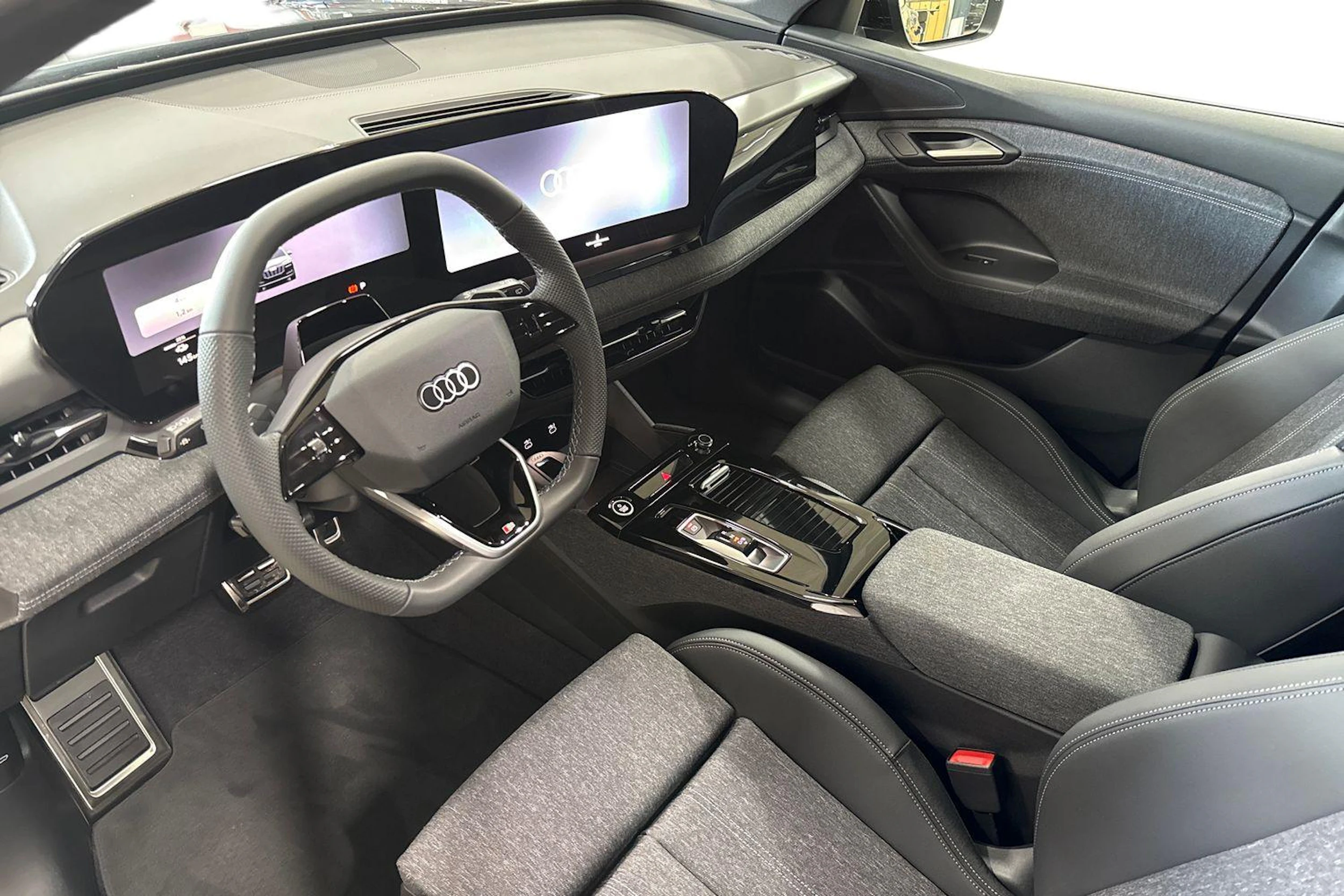 met. musta Audi Q6 e-tron 2026 kuva 6.