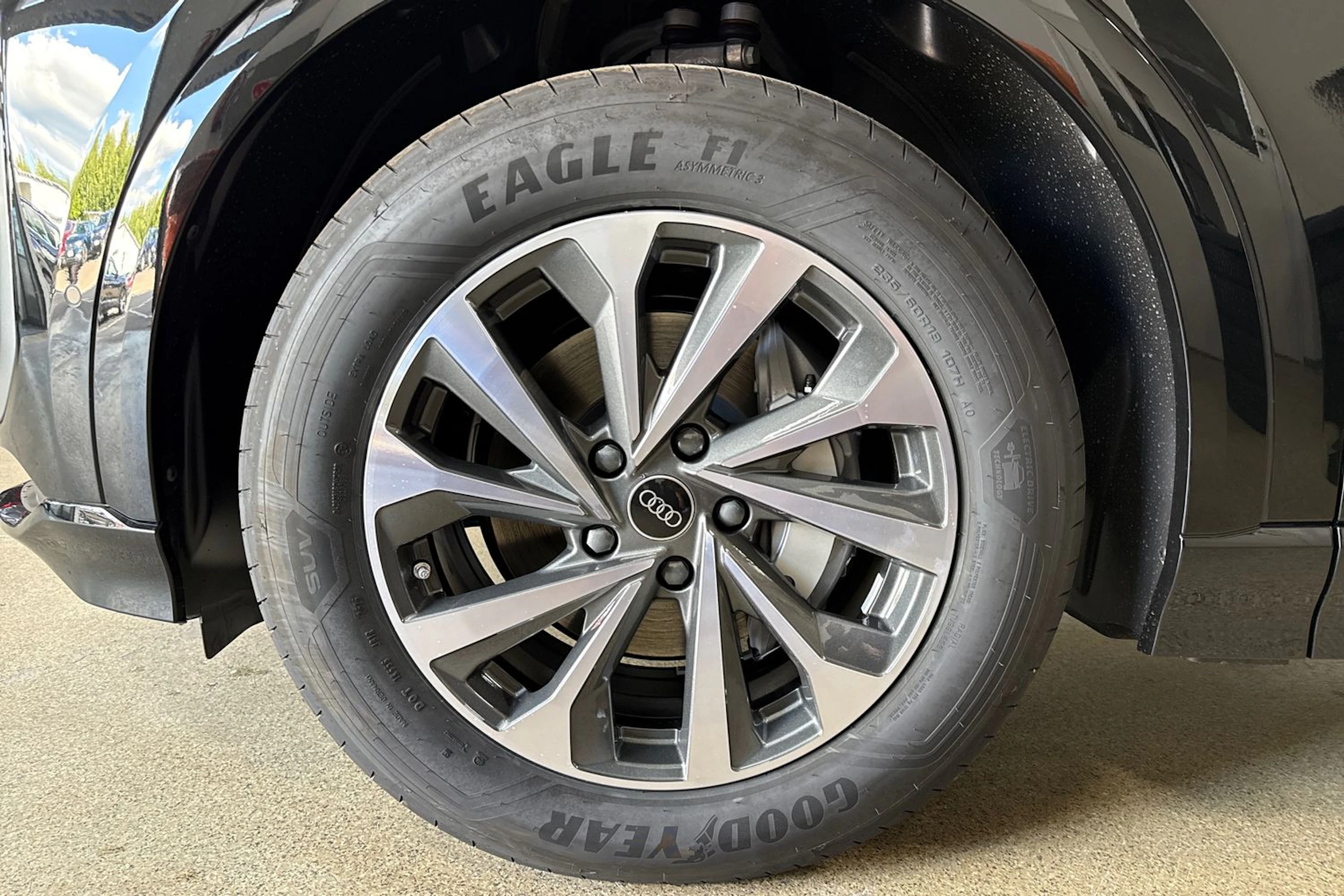 met. musta Audi Q6 e-tron 2026 kuva 10.
