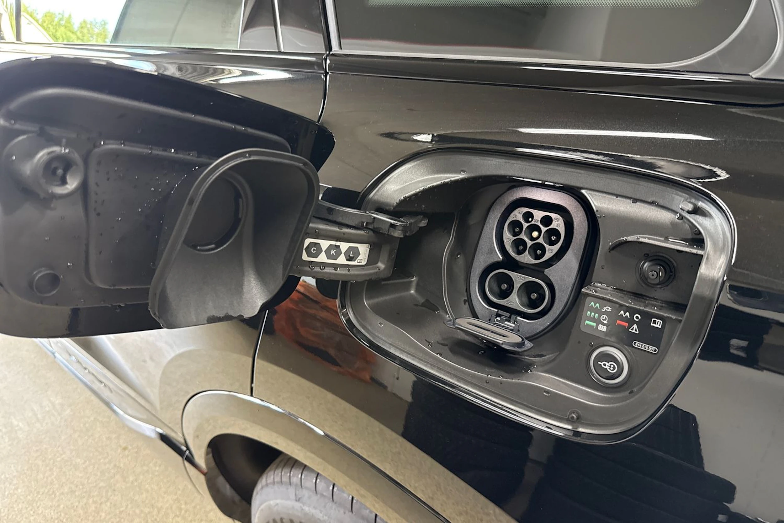 met. musta Audi Q6 e-tron 2026 kuva 16.