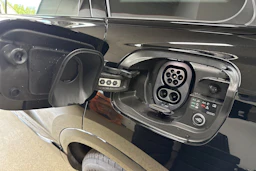 met. musta Audi Q6 e-tron 2026 kuva 16.