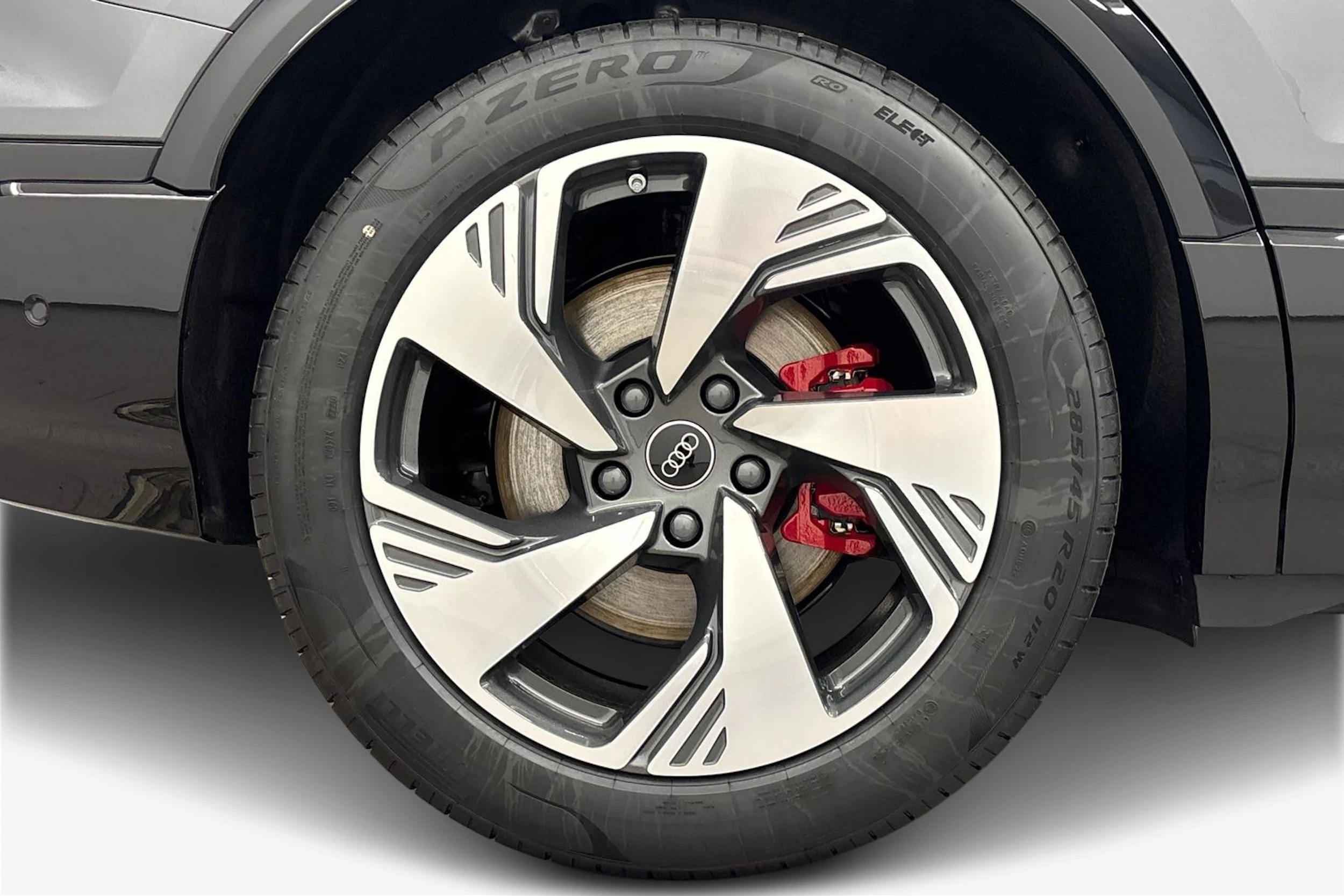 met. harmaa Audi Q6 e-tron 2026 kuva 9.