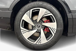 met. harmaa Audi Q6 e-tron 2026 kuva 9.