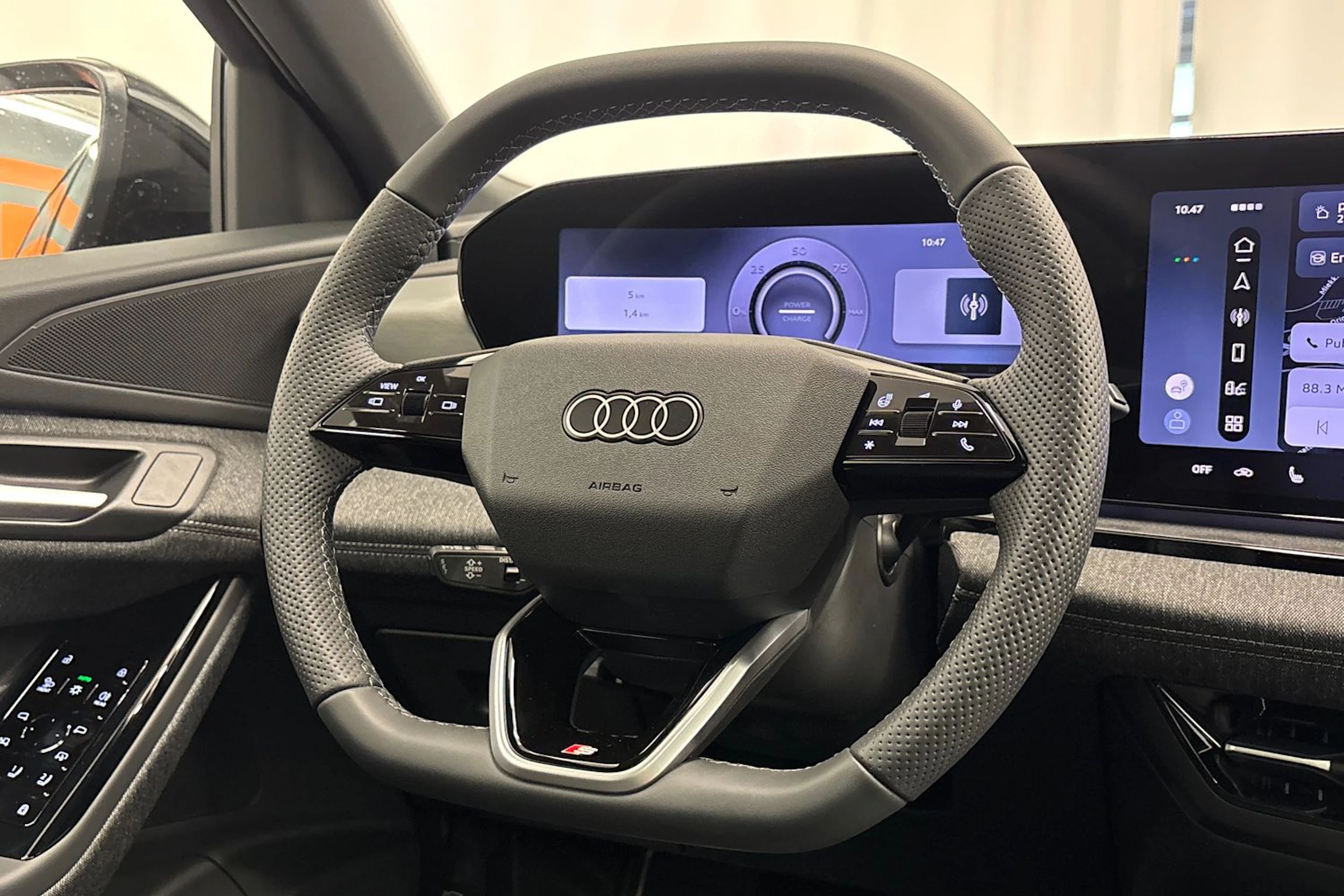 met. harmaa Audi Q6 e-tron 2026 kuva 15.