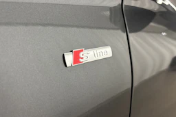 met. harmaa Audi Q6 e-tron 2026 kuva 30.