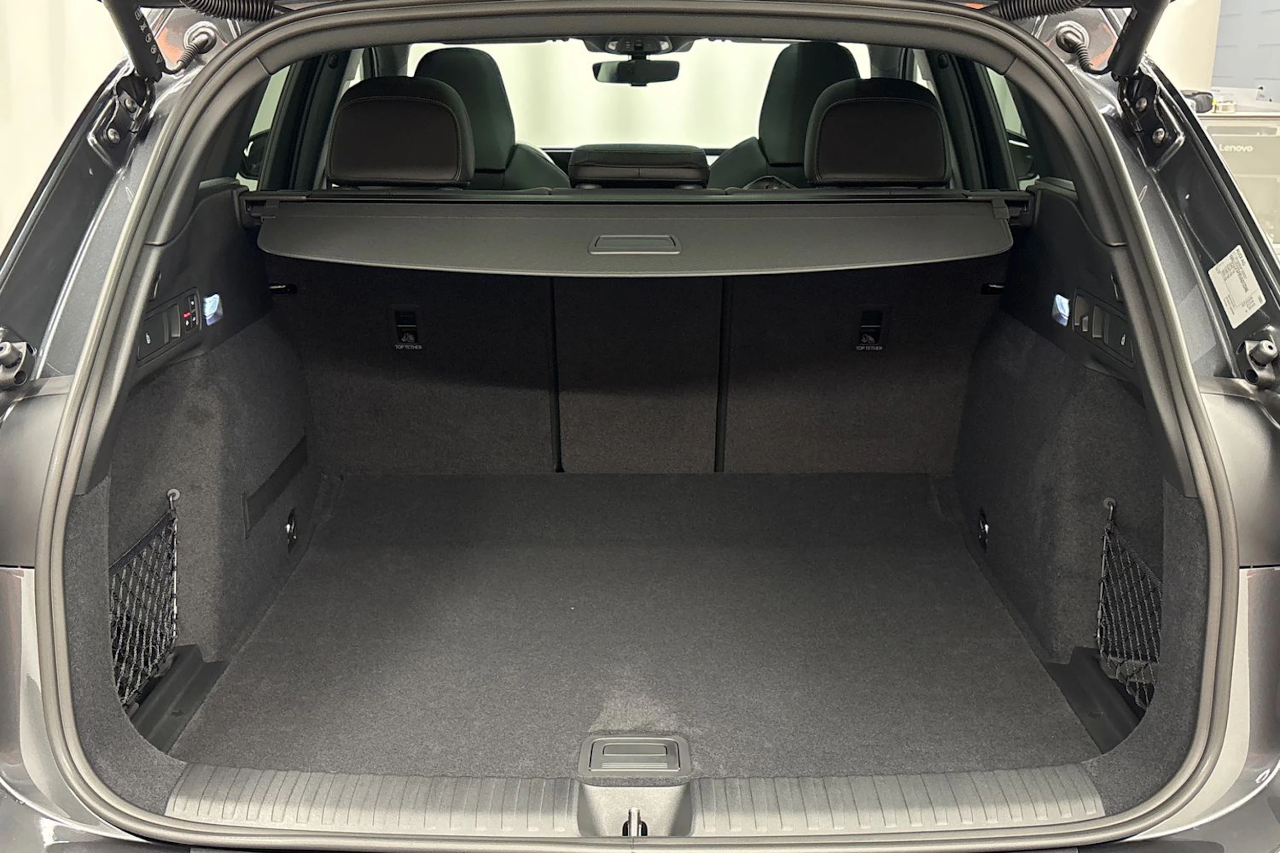 met. harmaa Audi Q6 e-tron 2026 kuva 31.