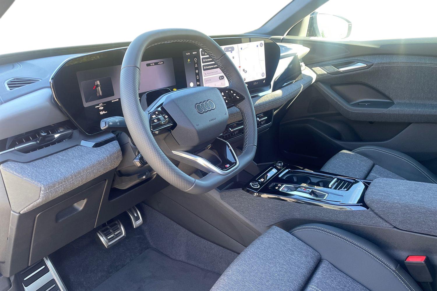 Audi Q6 e-tron e-tron quattro S line 2026, photo 6/29