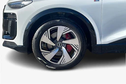 valkoinen Audi Q6 e-tron 2026 kuva 9.