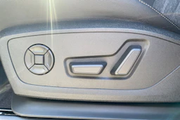 valkoinen Audi Q6 e-tron 2026 kuva 11.