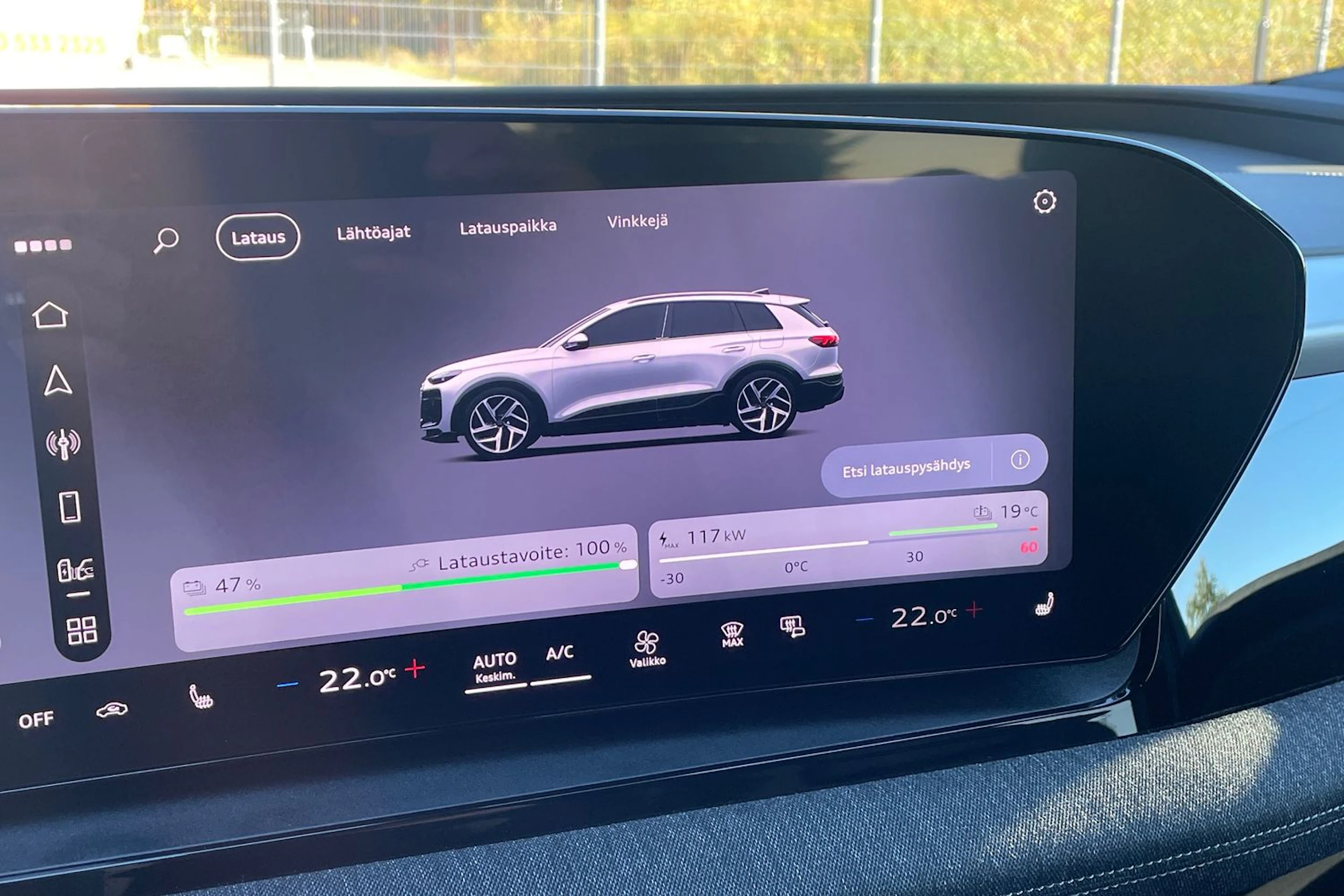 valkoinen Audi Q6 e-tron 2026 kuva 24.