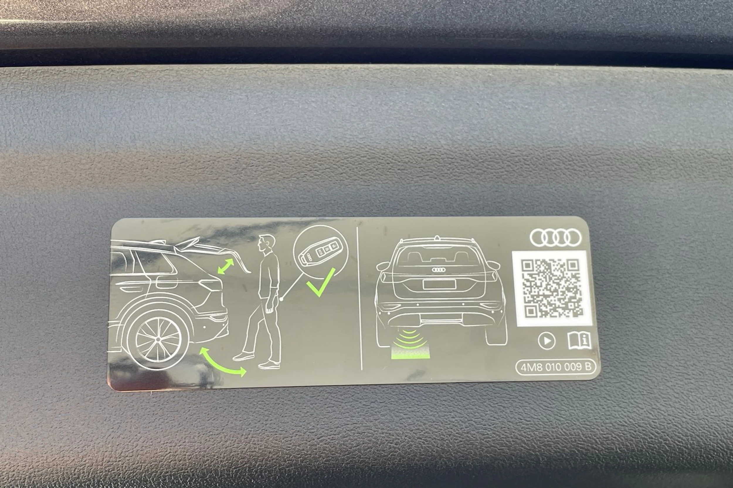 harmaa Audi Q6 e-tron 2026 kuva 16.