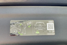 harmaa Audi Q6 e-tron 2026 kuva 16.