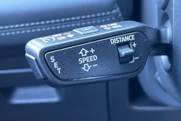 harmaa Audi Q6 e-tron 2026 kuva 21.