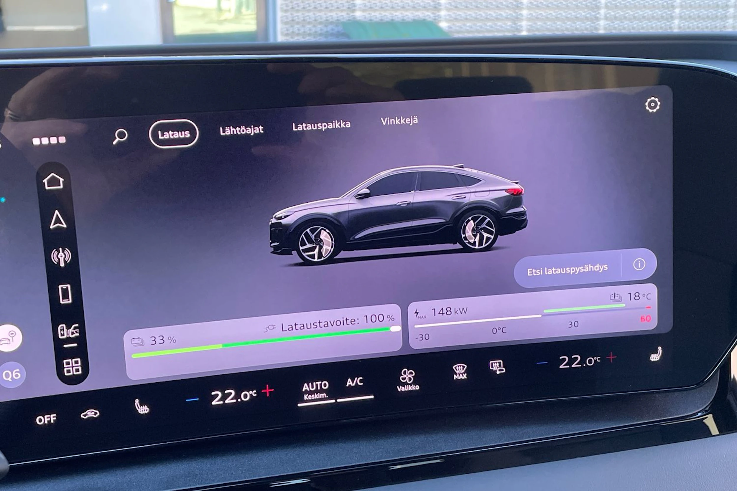 harmaa Audi Q6 e-tron 2026 kuva 24.
