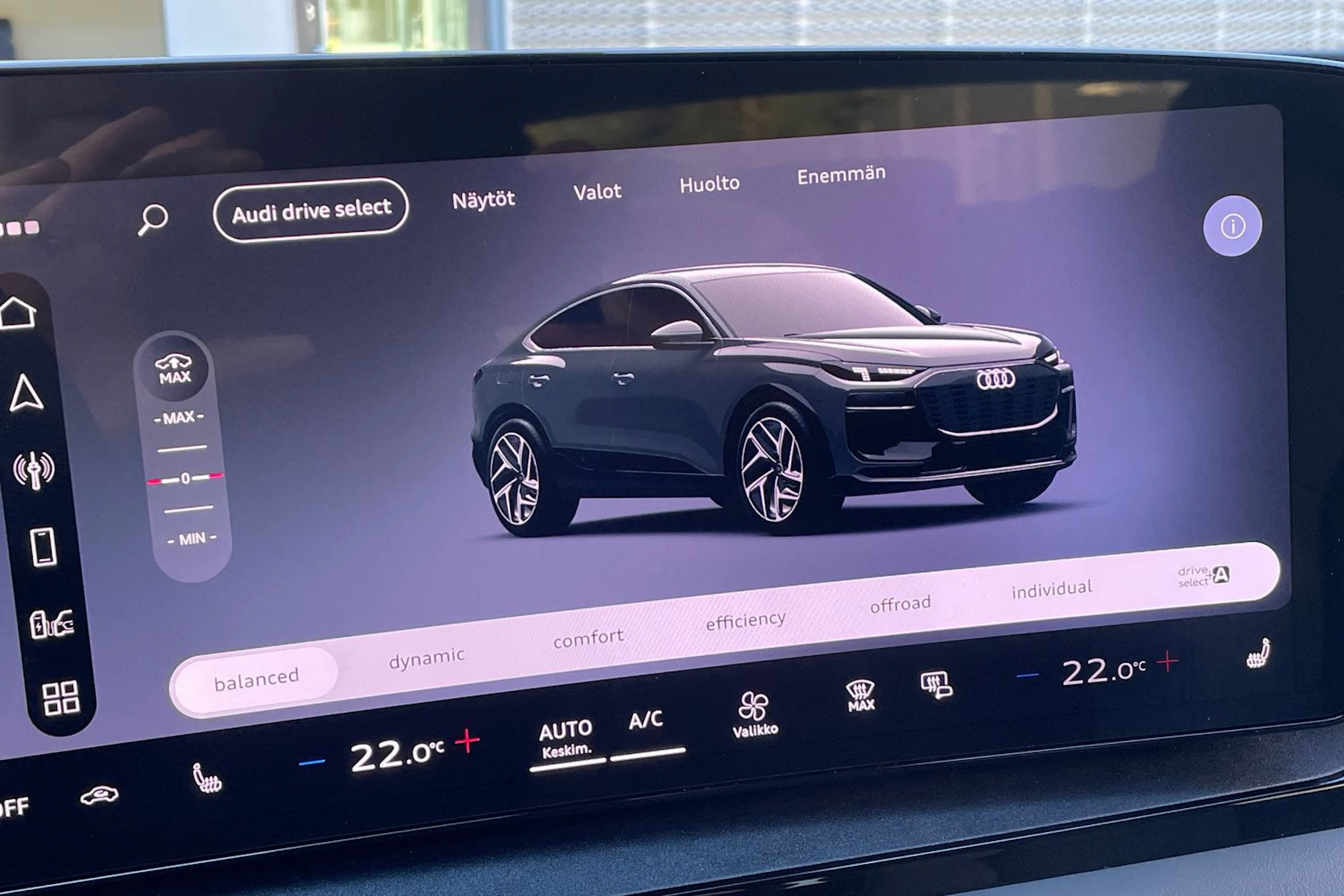 harmaa Audi Q6 e-tron 2026 kuva 25.