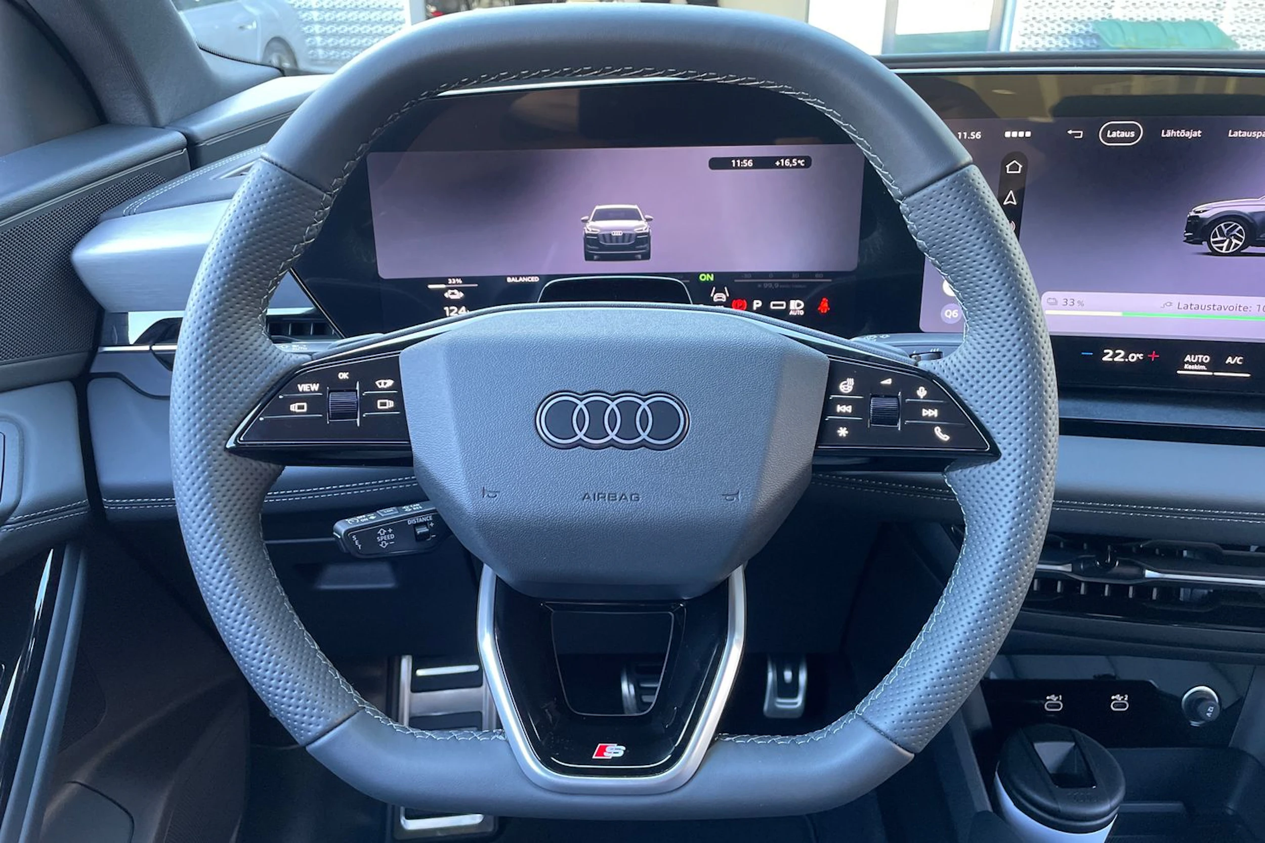 harmaa Audi Q6 e-tron 2026 kuva 27.