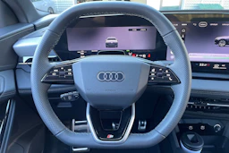 harmaa Audi Q6 e-tron 2026 kuva 27.