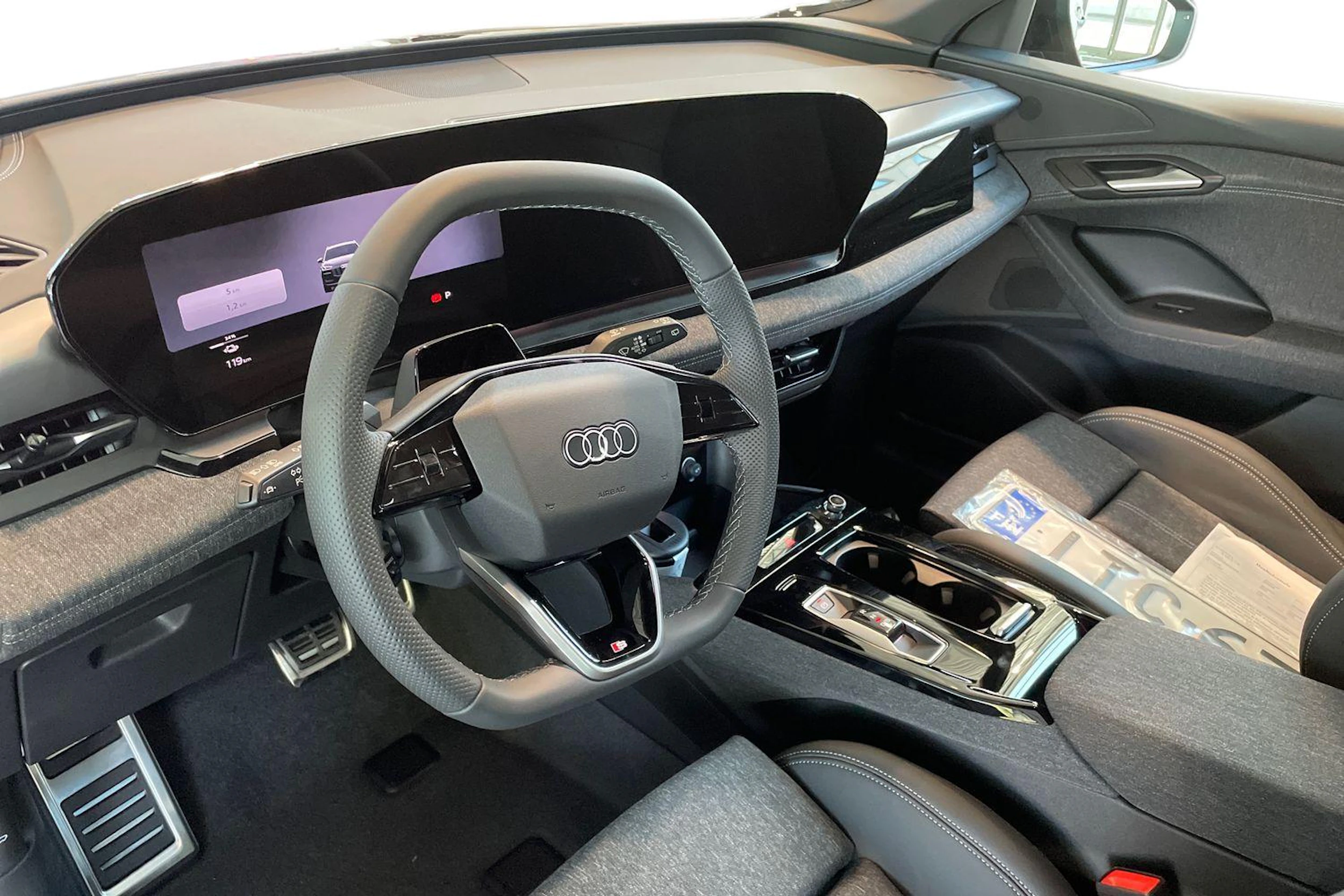 musta Audi Q6 e-tron 2026 kuva 6.