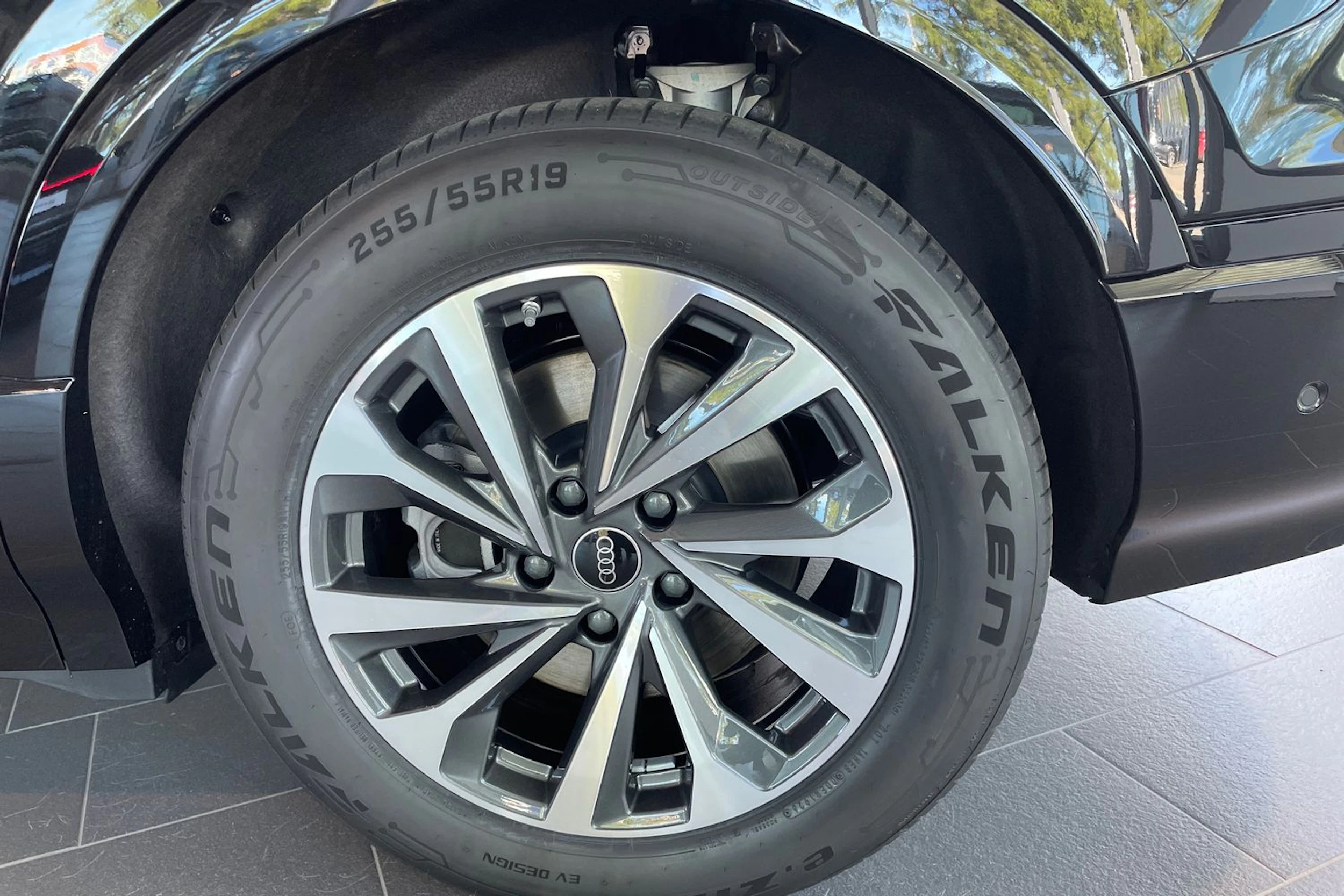 musta Audi Q6 e-tron 2026 kuva 10.