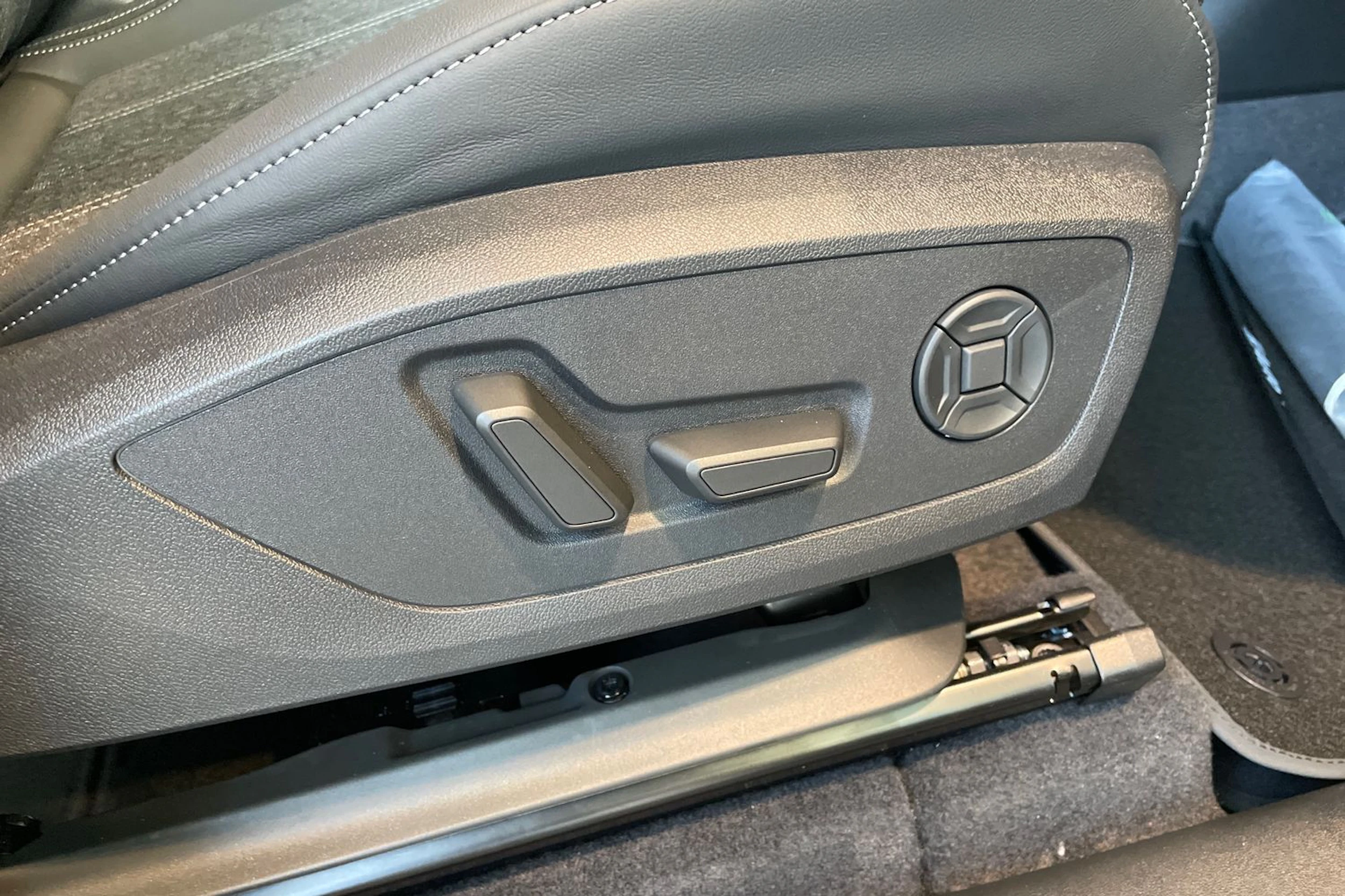 musta Audi Q6 e-tron 2026 kuva 15.