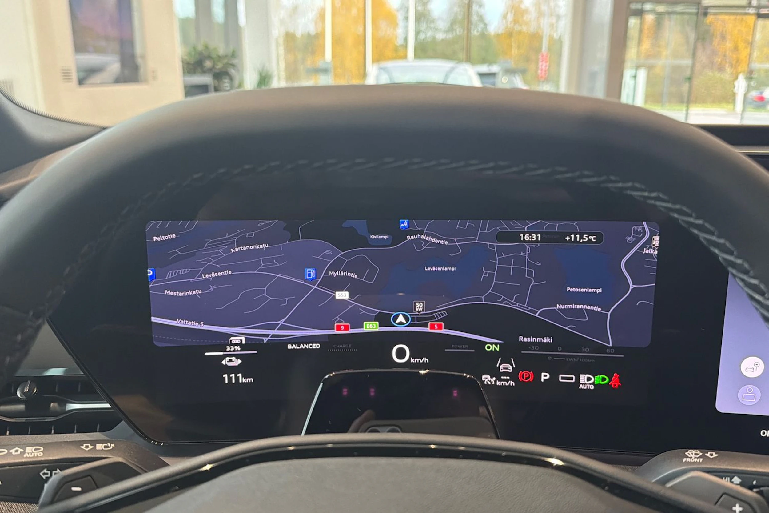 met. sininen Audi Q6 e-tron 2026 kuva 11.