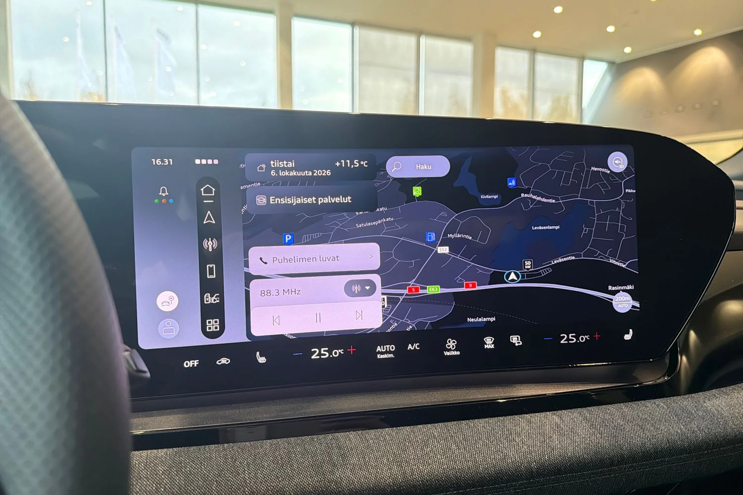 met. sininen Audi Q6 e-tron 2026 kuva 12.