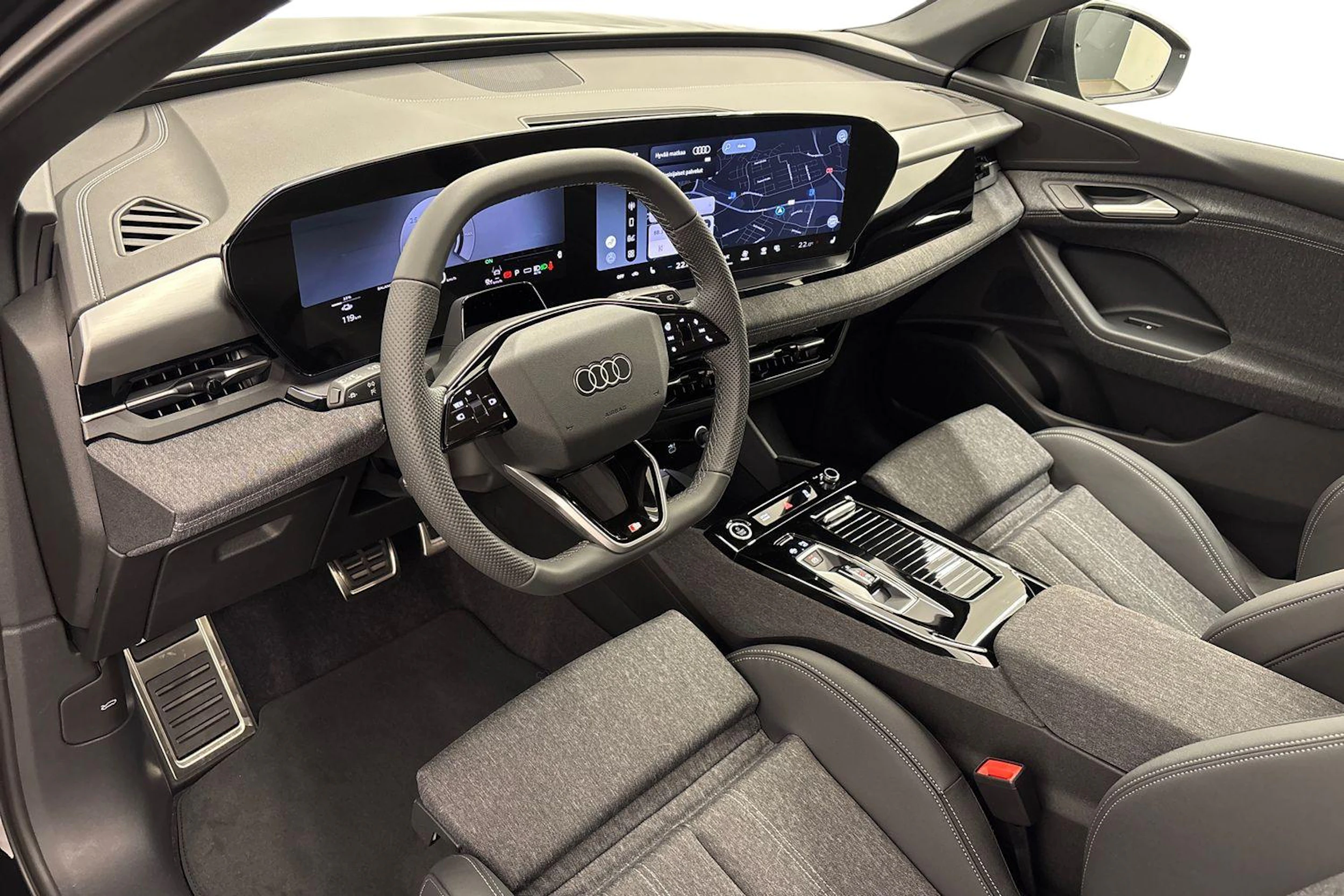 met. musta Audi Q6 e-tron 2026 kuva 6.