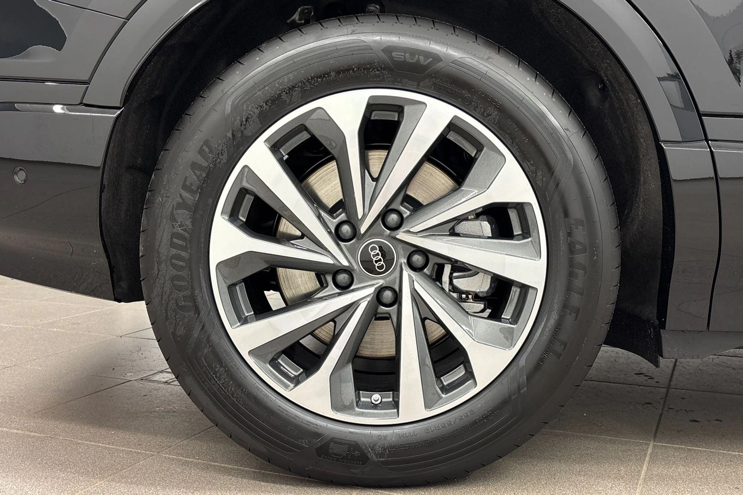 met. musta Audi Q6 e-tron 2026 kuva 10.