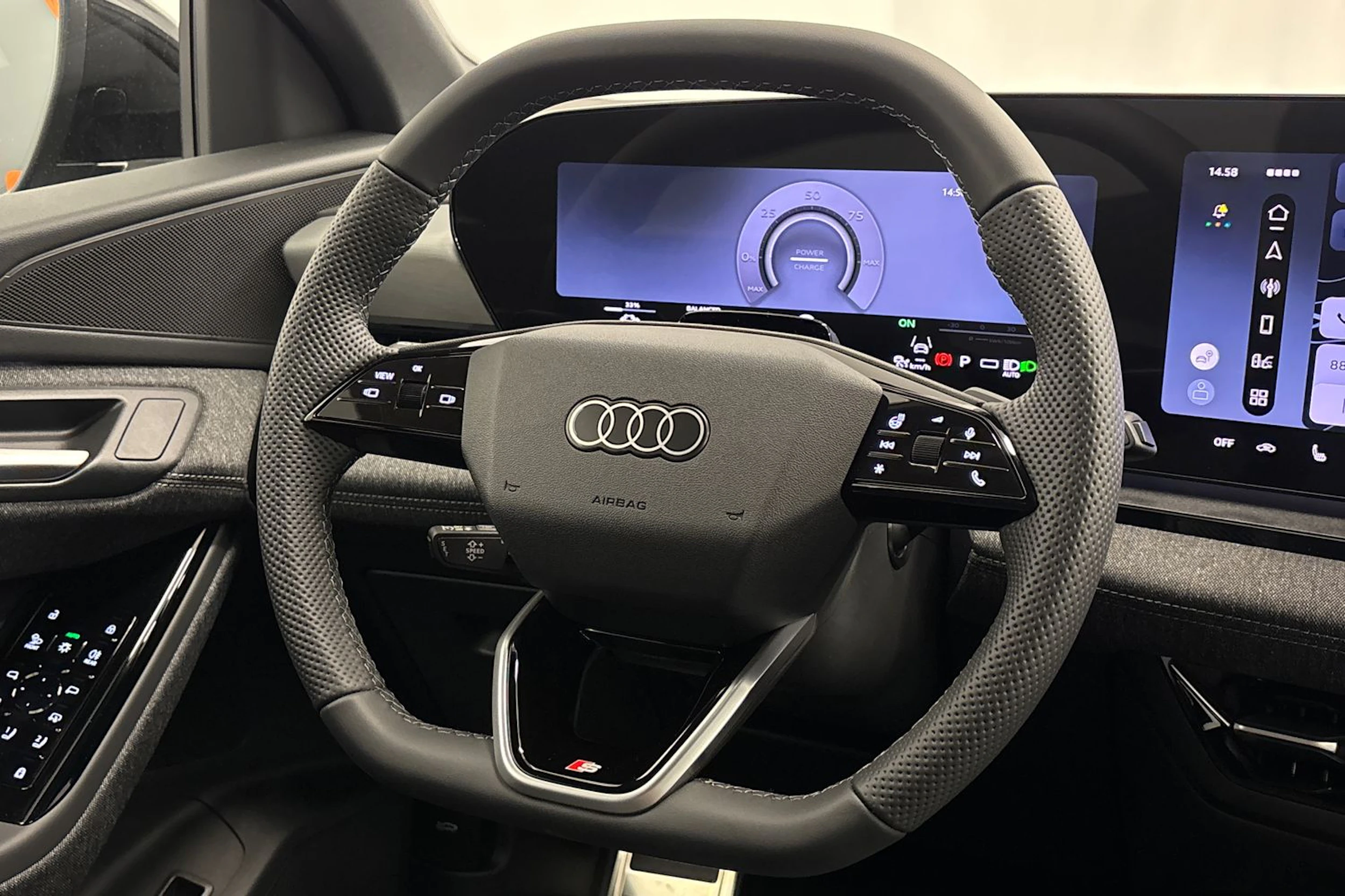 met. musta Audi Q6 e-tron 2026 kuva 14.