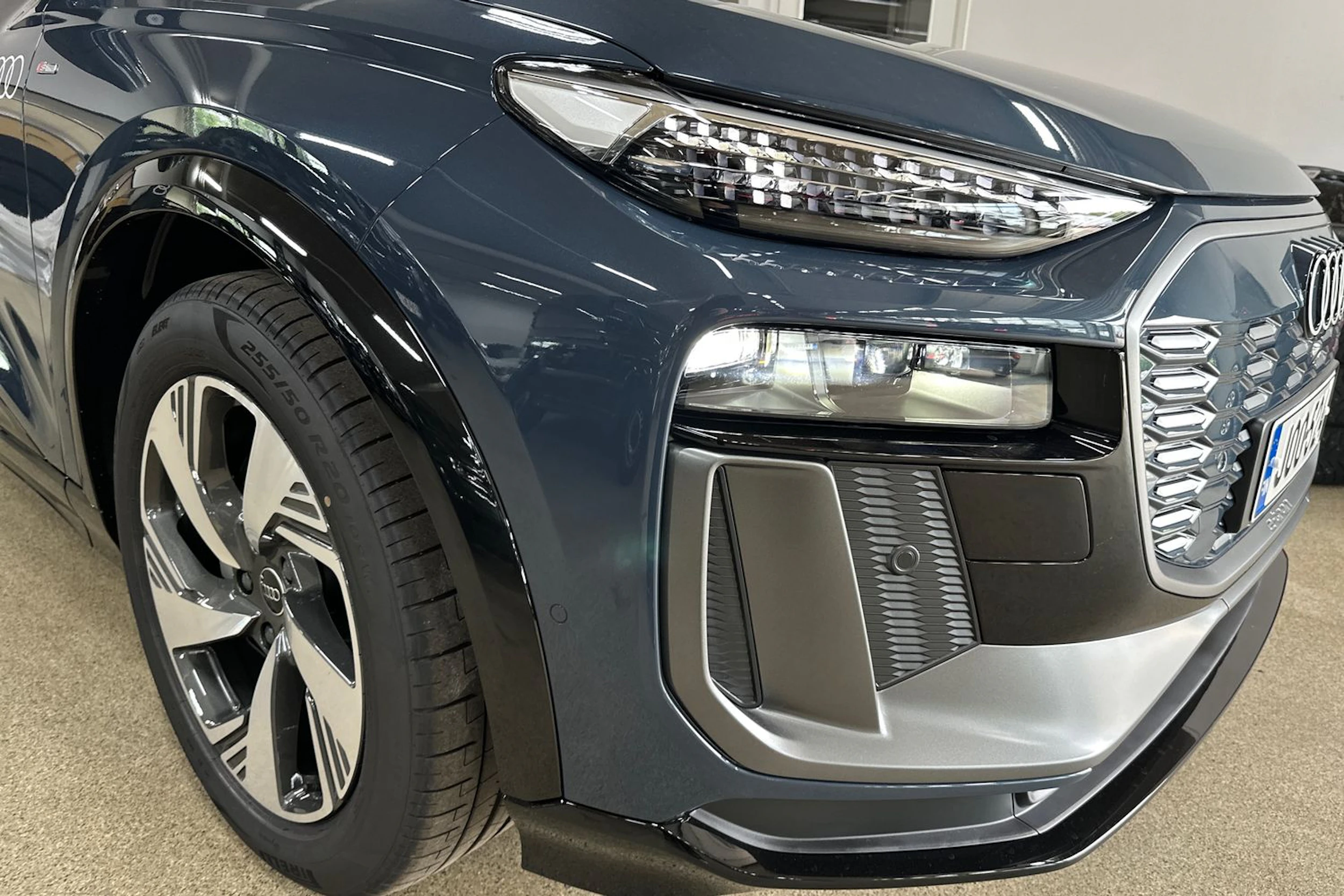 plasma sininen Audi Q6 e-tron 2026 kuva 10.