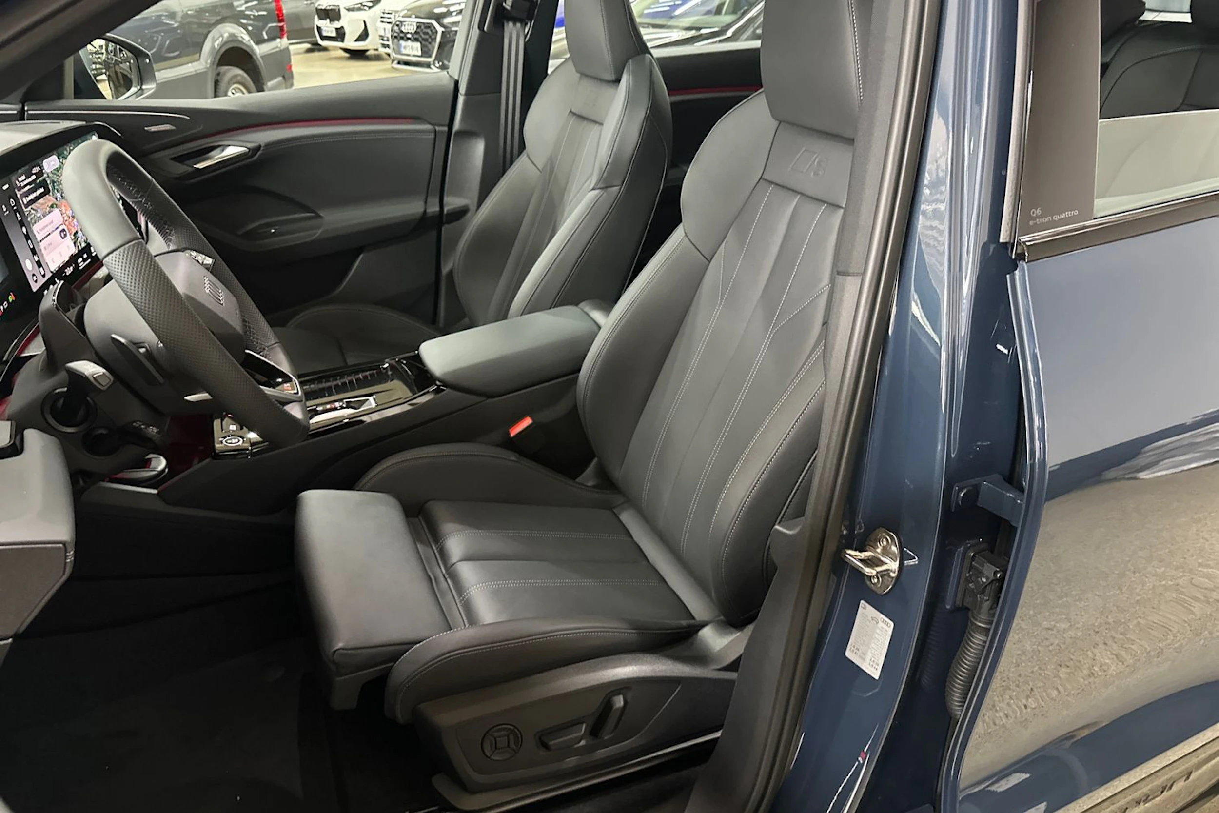 plasma sininen Audi Q6 e-tron 2026 kuva 11.
