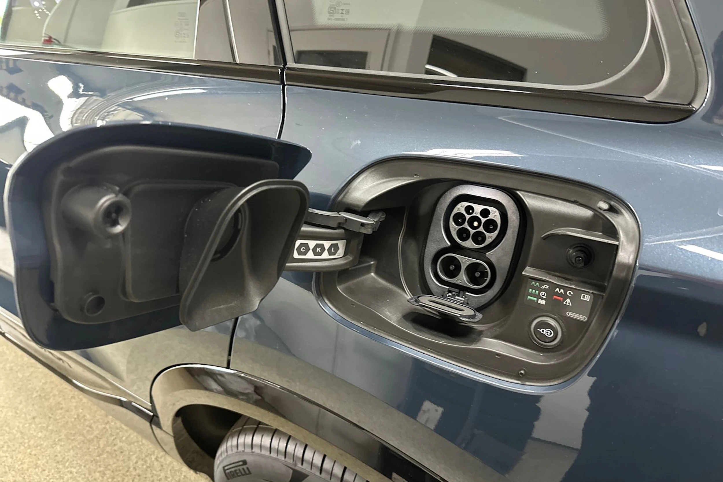 plasma sininen Audi Q6 e-tron 2026 kuva 13.