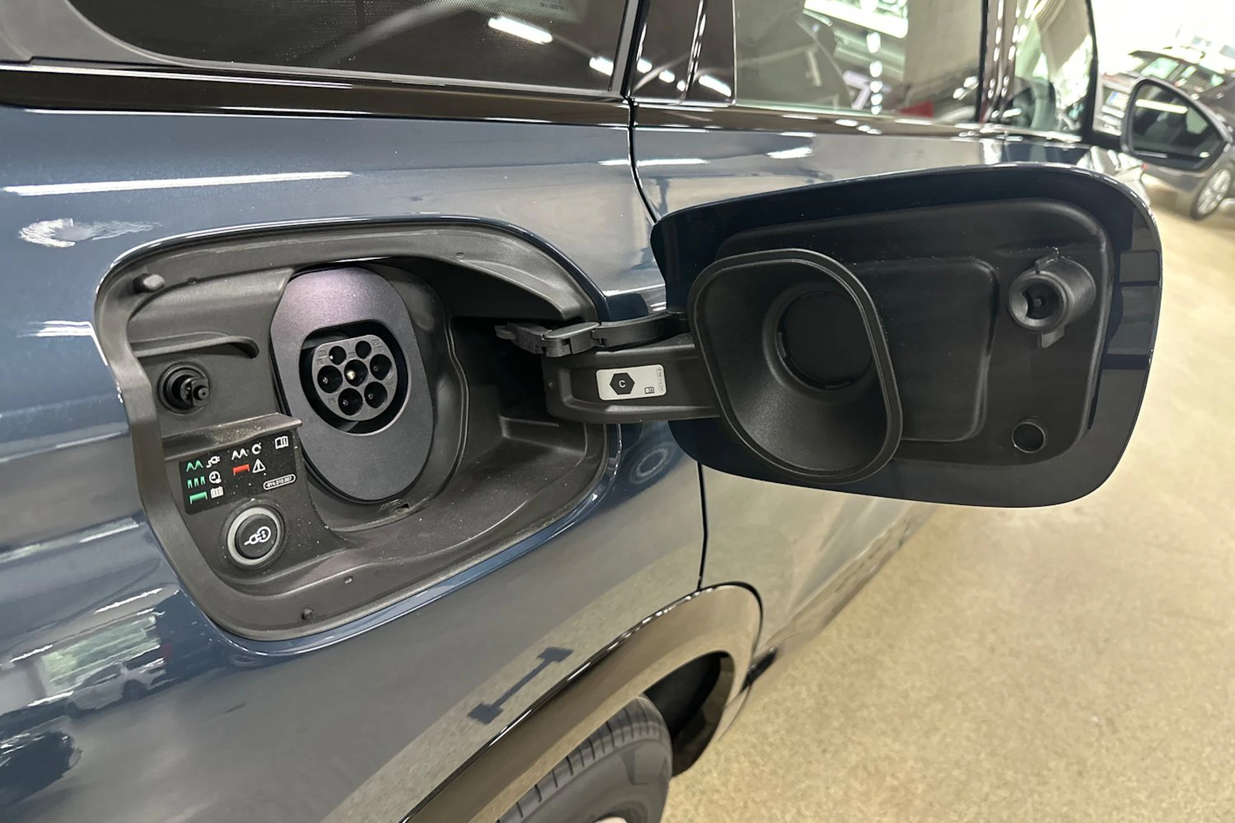 plasma sininen Audi Q6 e-tron 2026 kuva 14.