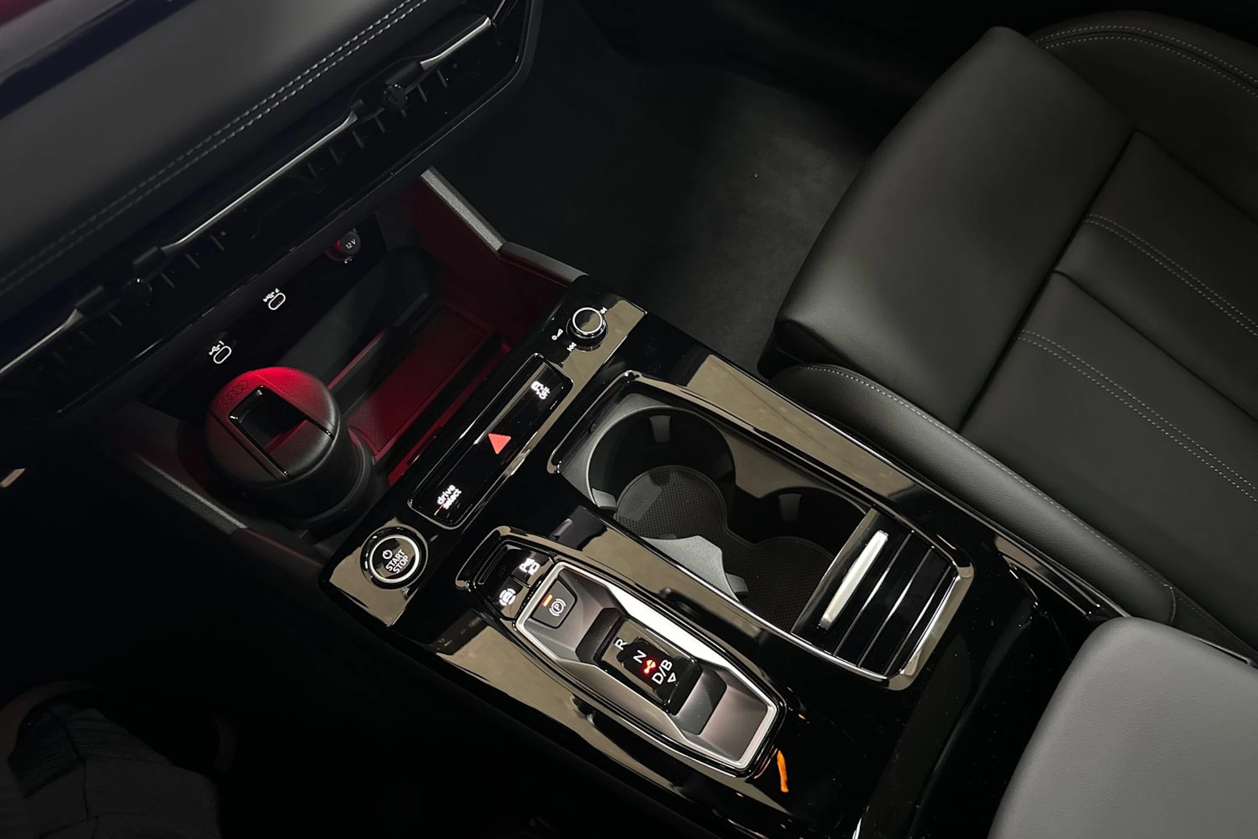 plasma sininen Audi Q6 e-tron 2026 kuva 34.