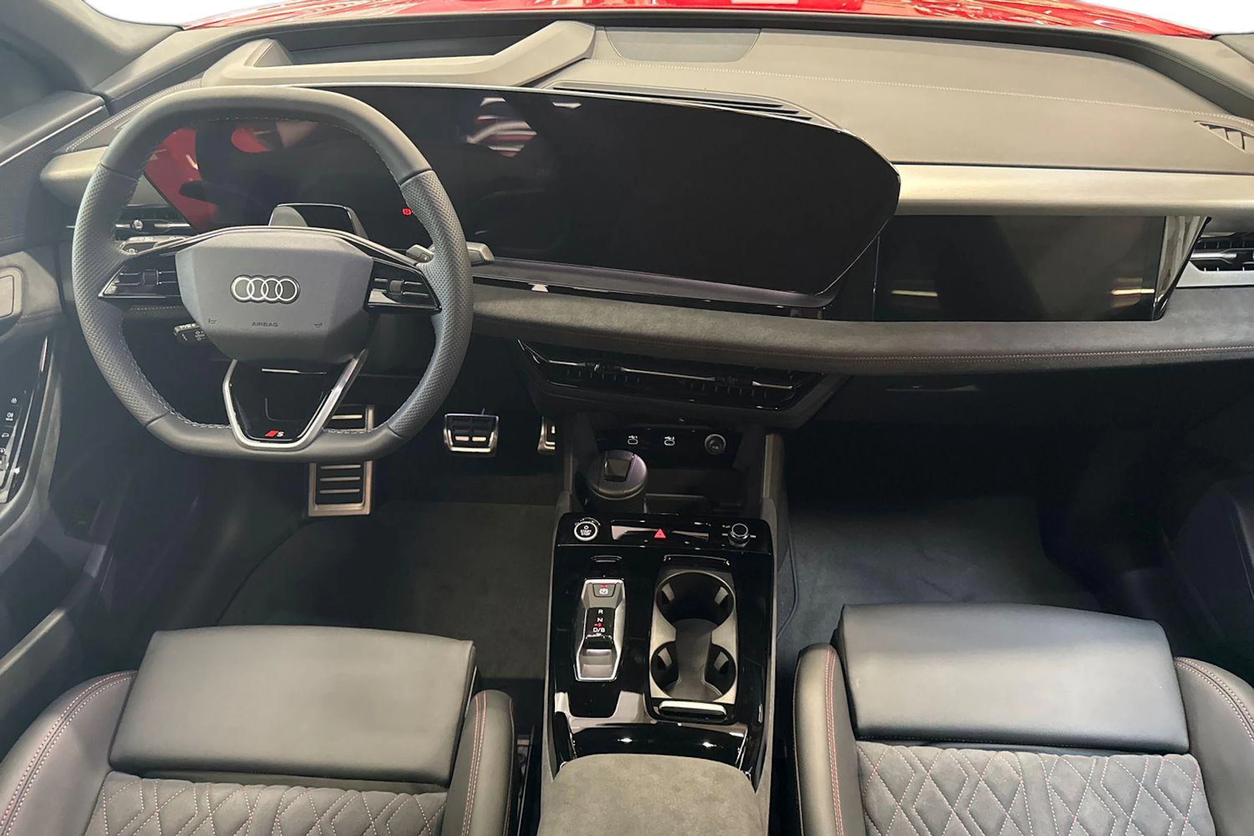 met. punainen Audi Q6 e-tron 2026 kuva 7.