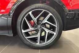 met. punainen Audi Q6 e-tron 2026 kuva 10.