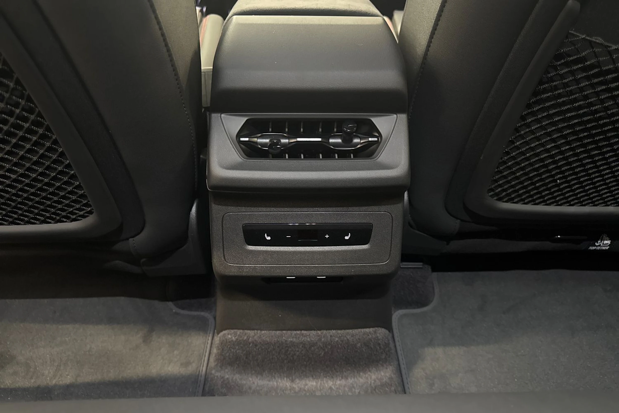 met. punainen Audi Q6 e-tron 2026 kuva 15.