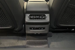 met. punainen Audi Q6 e-tron 2026 kuva 15.