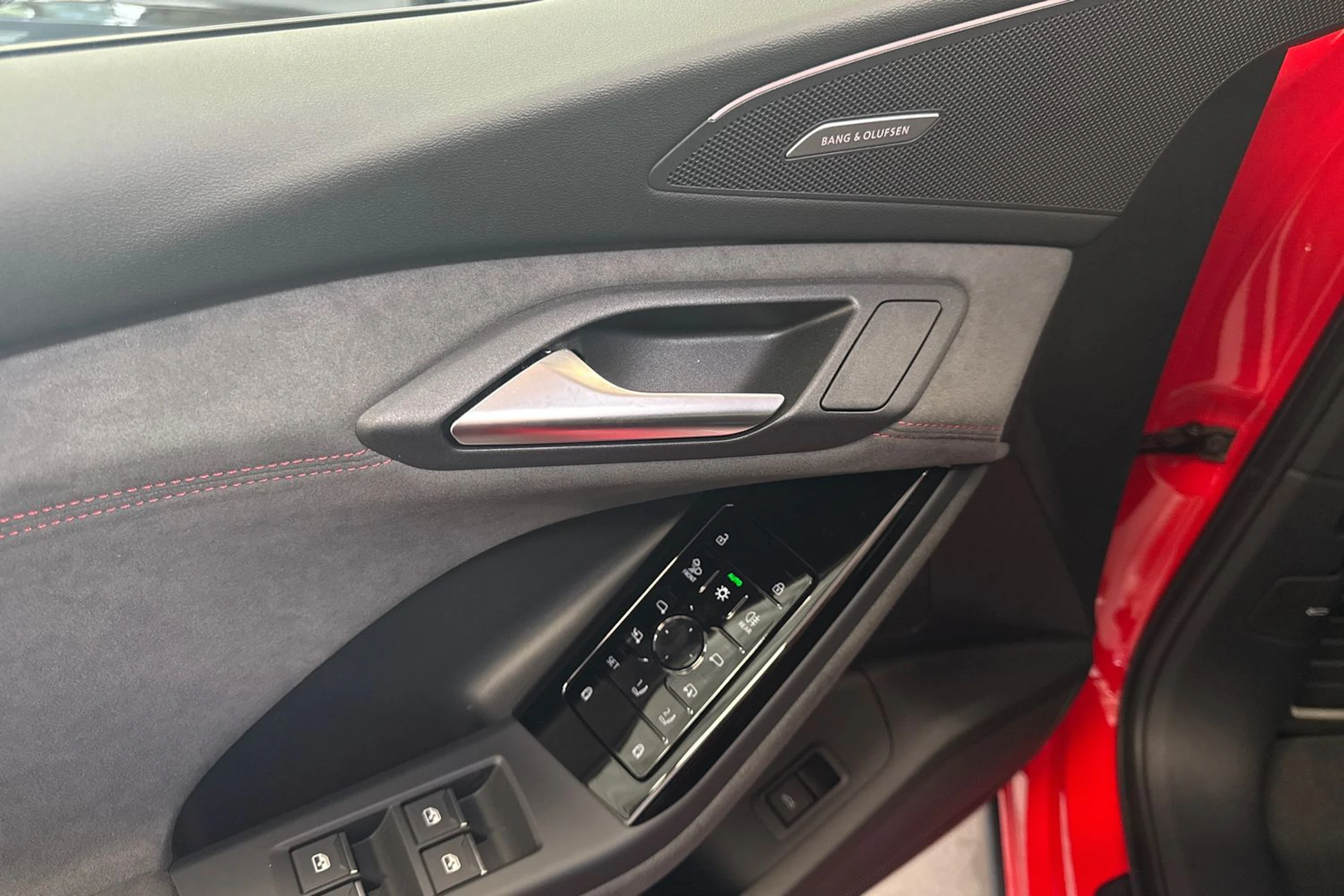 met. punainen Audi Q6 e-tron 2026 kuva 17.