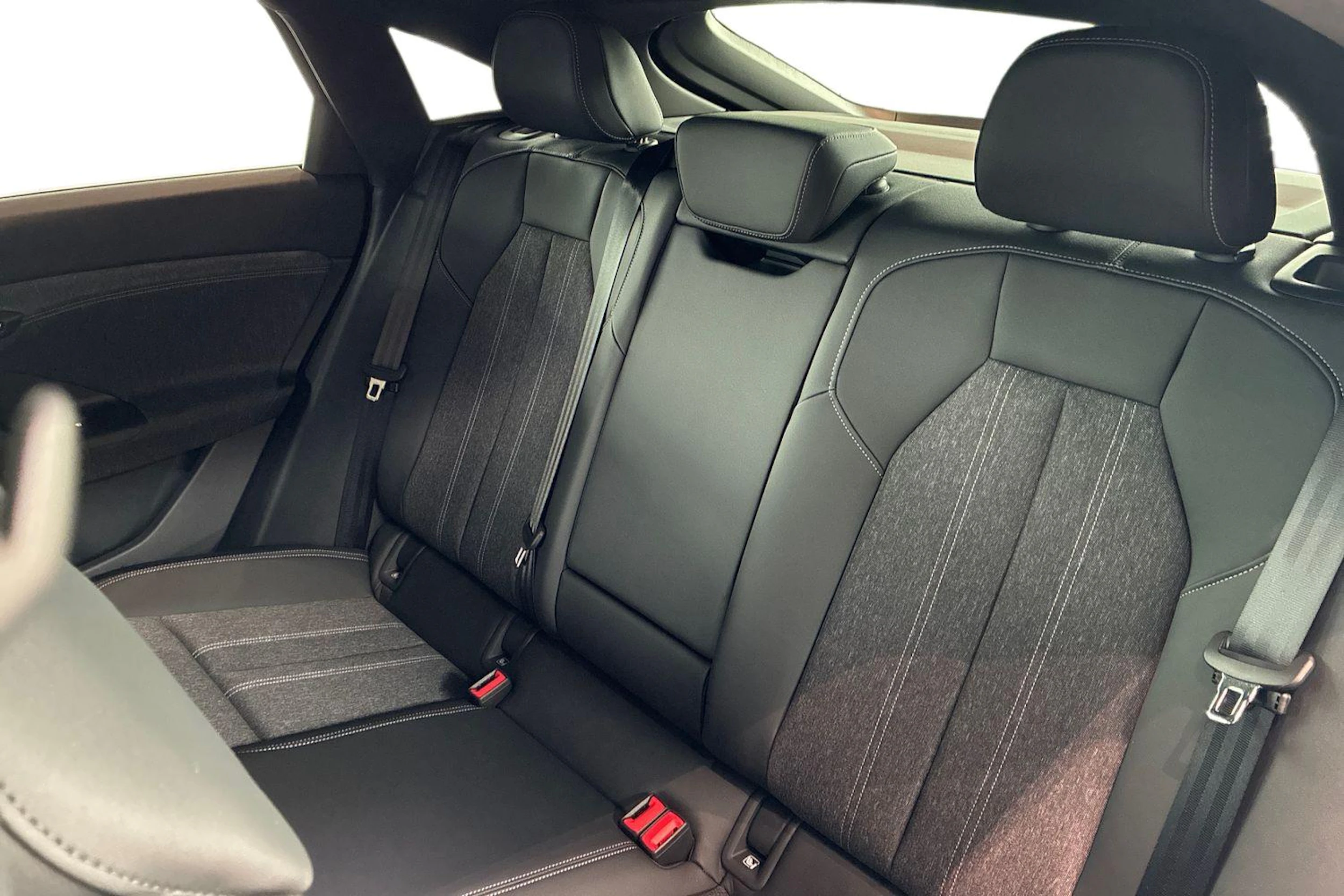 musta Audi Q6 e-tron 2026 kuva 8.