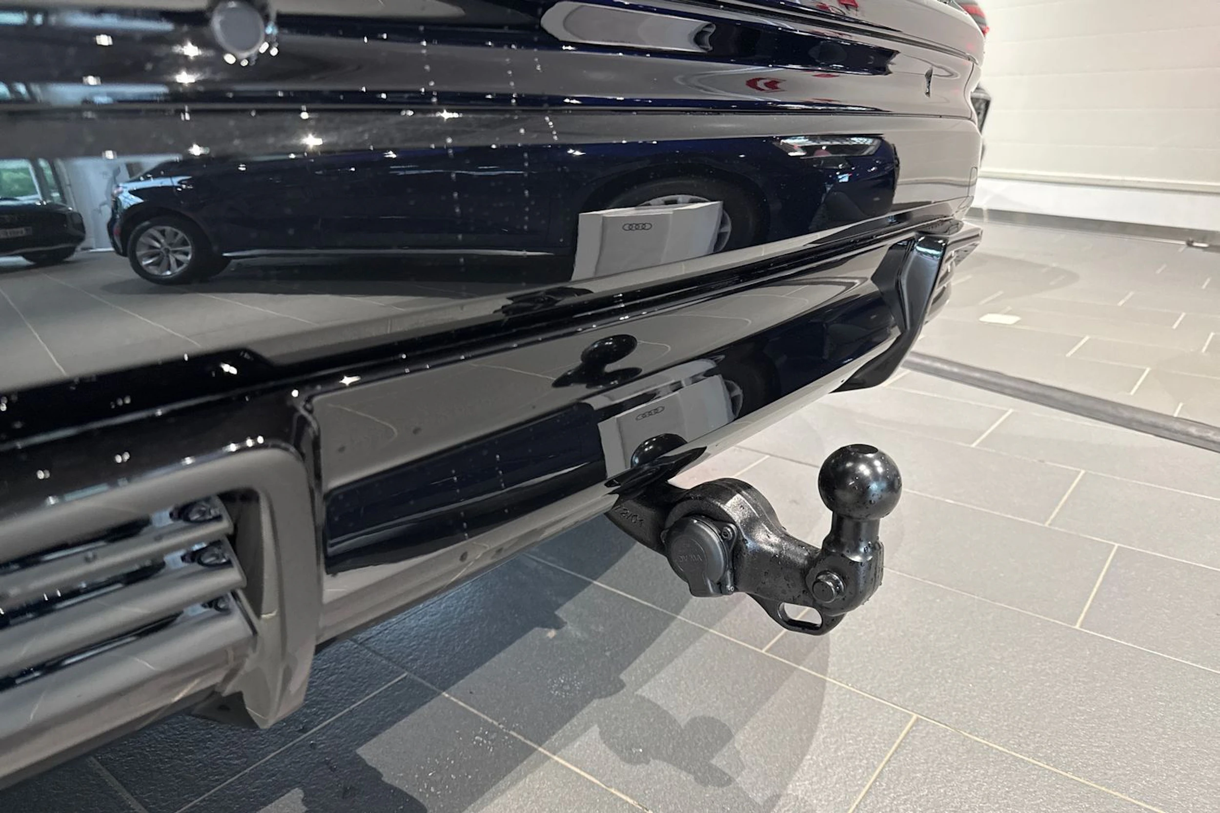 met. musta Audi Q6 e-tron 2026 kuva 13.