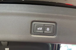 met. musta Audi Q6 e-tron 2026 kuva 14.
