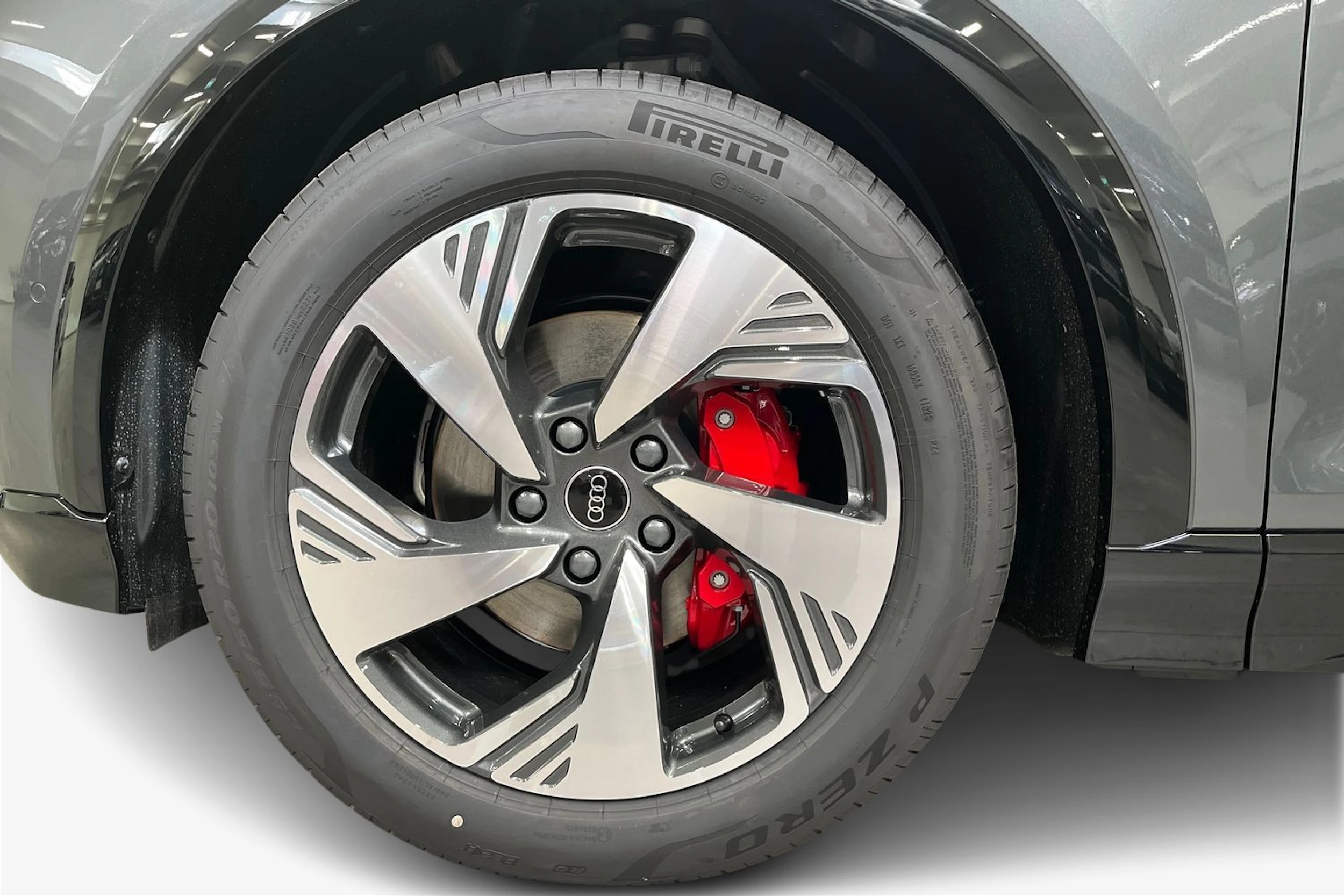 met. harmaa Audi Q6 e-tron 2026 kuva 9.