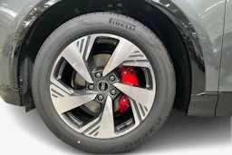 met. harmaa Audi Q6 e-tron 2026 kuva 9.