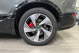 met. harmaa Audi Q6 e-tron 2026 kuva 10.