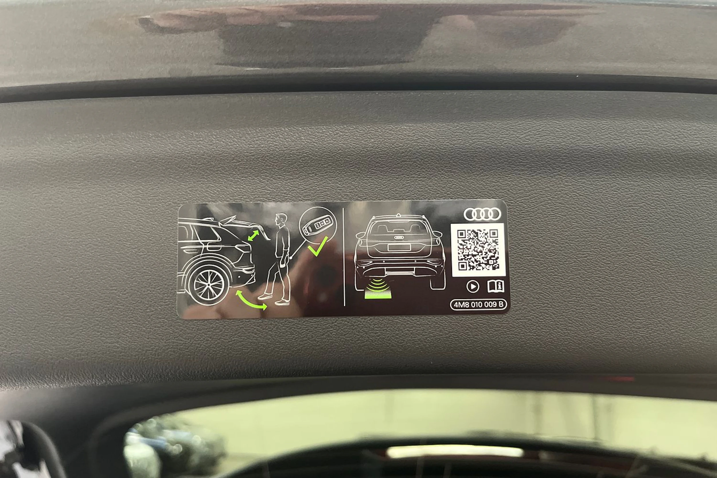met. harmaa Audi Q6 e-tron 2026 kuva 14.