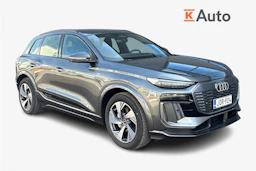 harmaa Audi Q6 e-tron 2026 kuva 1.